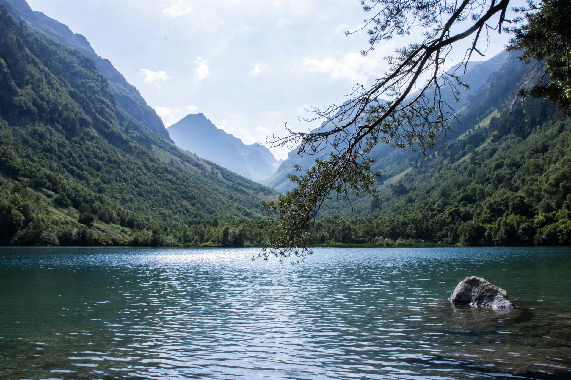 아름다운 일본 풍경을 배를 타고 감상하는 꿈의 해몽과 풍요의 상징