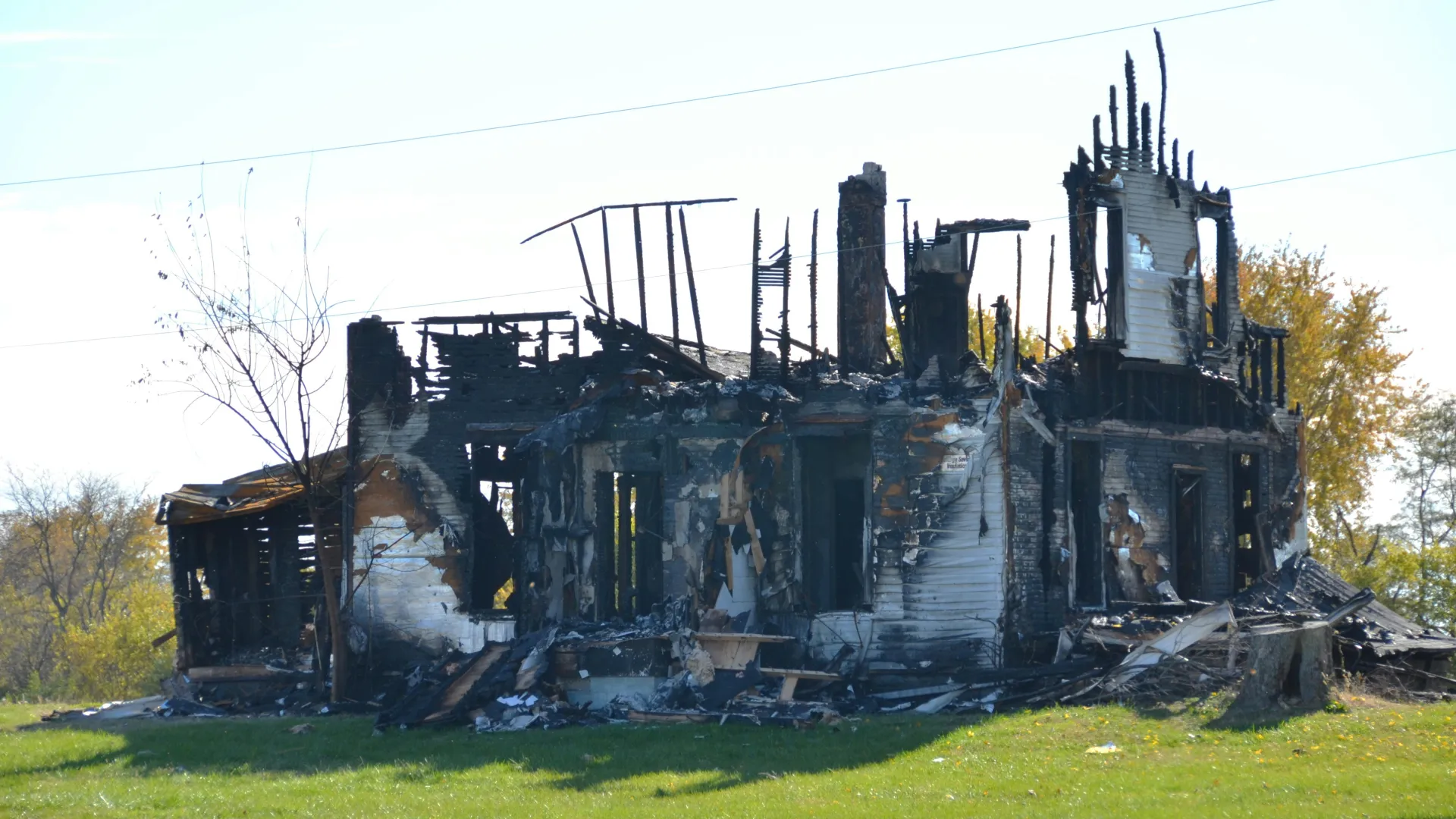 불에 탄 건물의 꿈 해몽과 상징