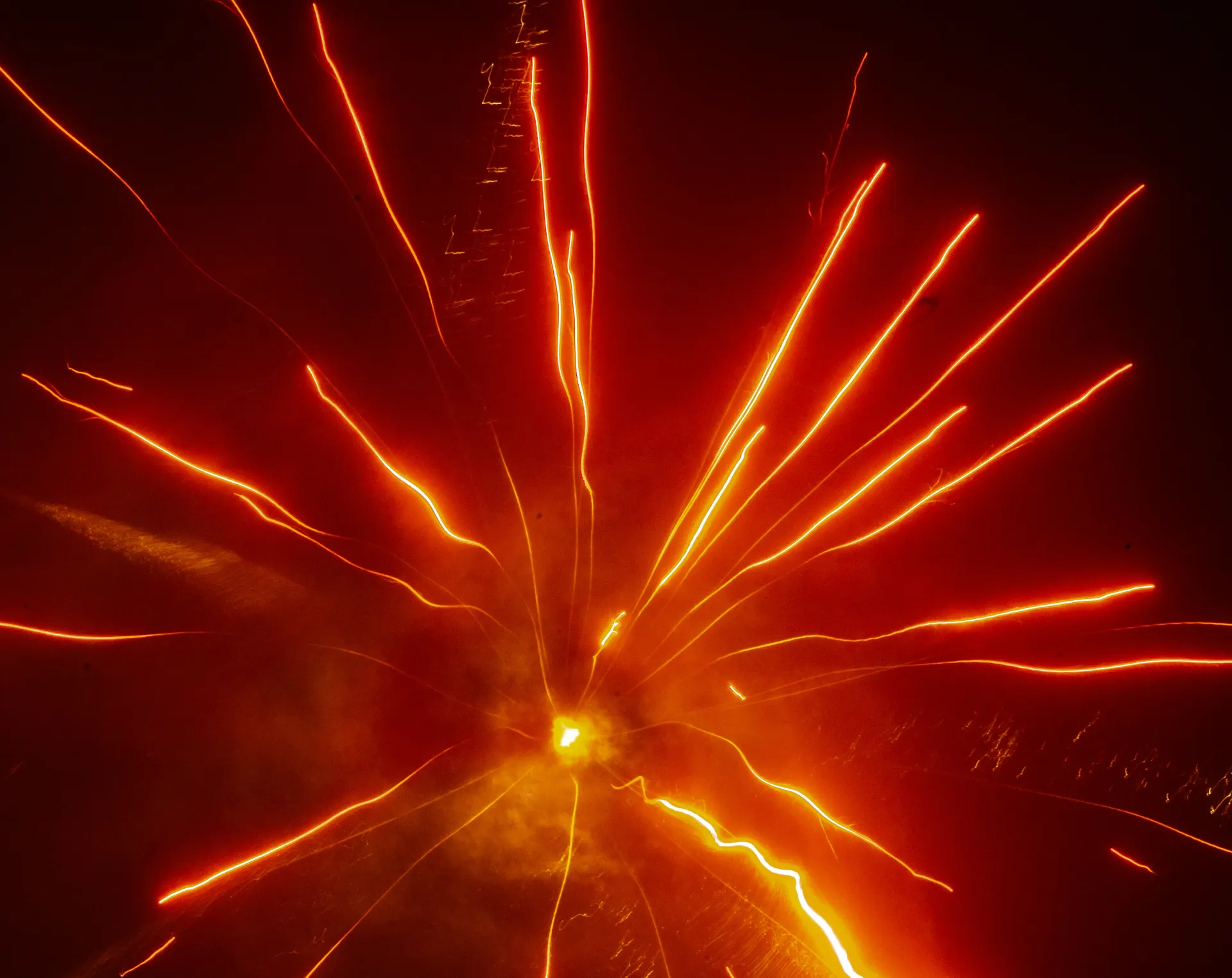 폭발물 꿈 해몽 관련 위기와 공포의 상징