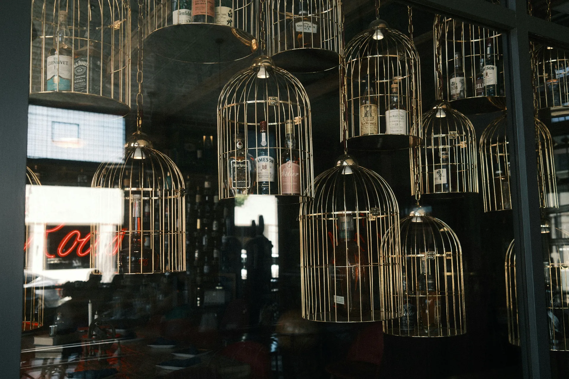 새장 속 새들 꿈 해몽, 기회와 희망의 상징을 담고 있는 이미지