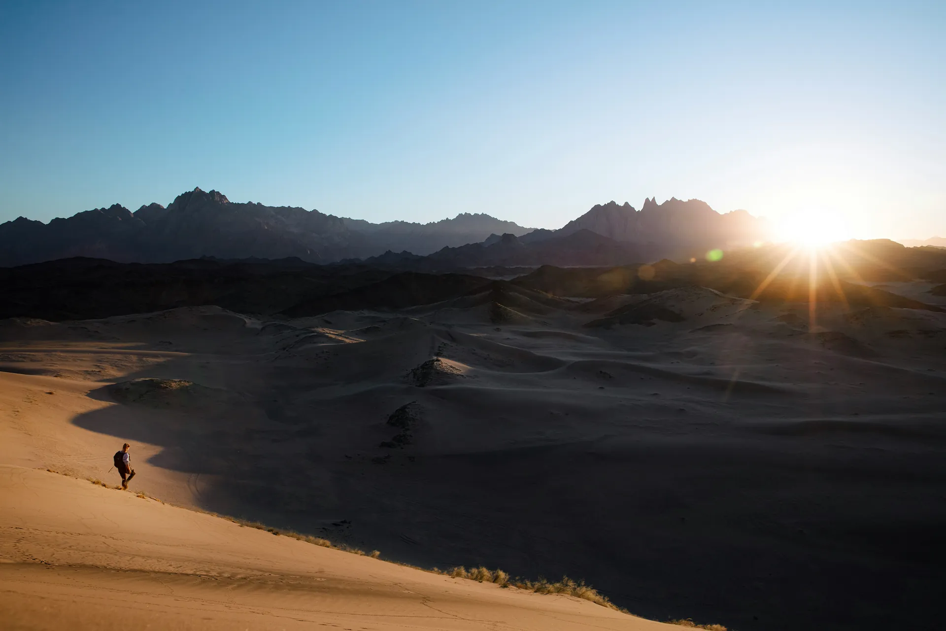 여행 중의 안전과 행복을 나타내는 꿈 해몽 관련 이미지