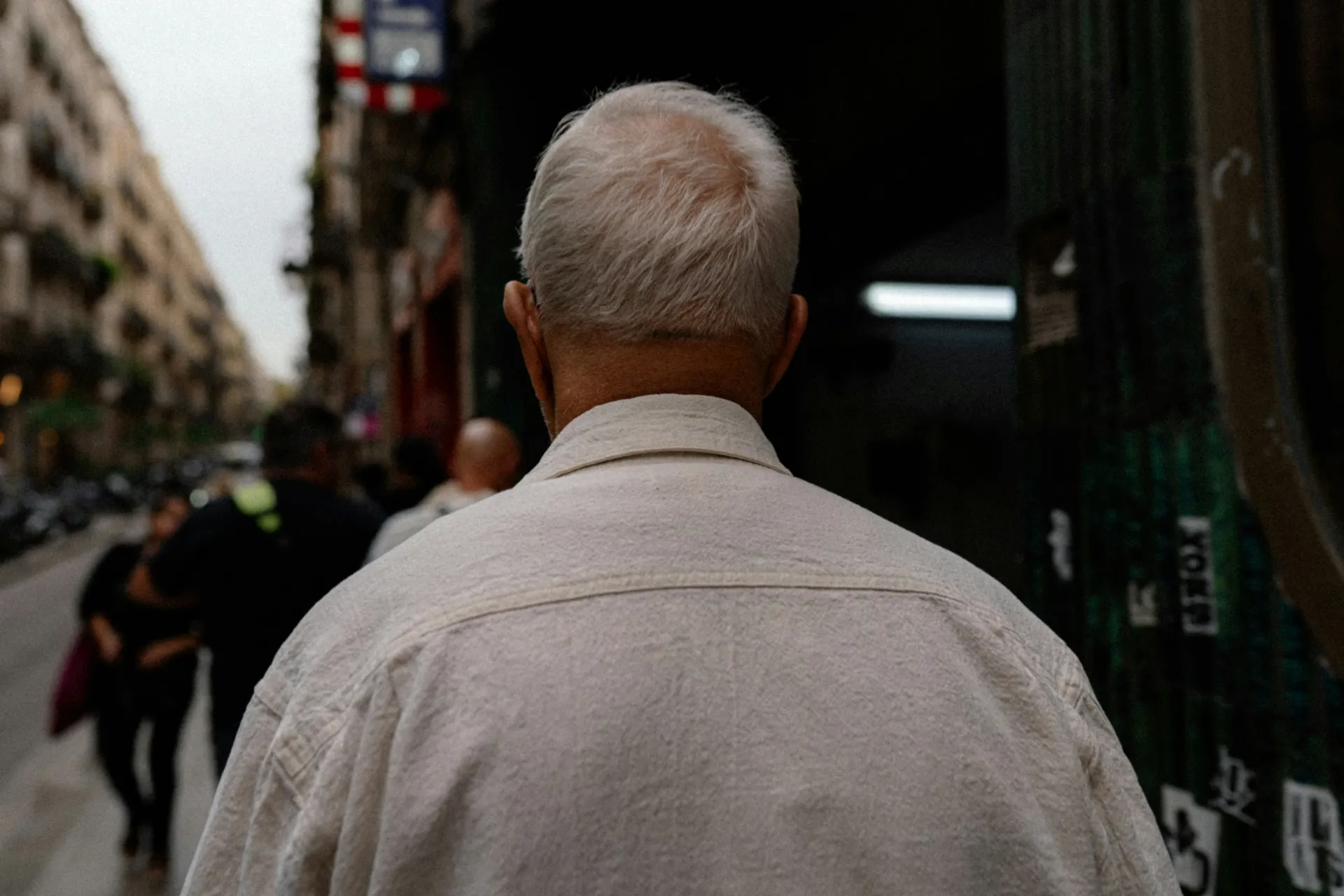 모르는 할아버지에게 밥을 차려주는 꿈 해몽 관련 이미지