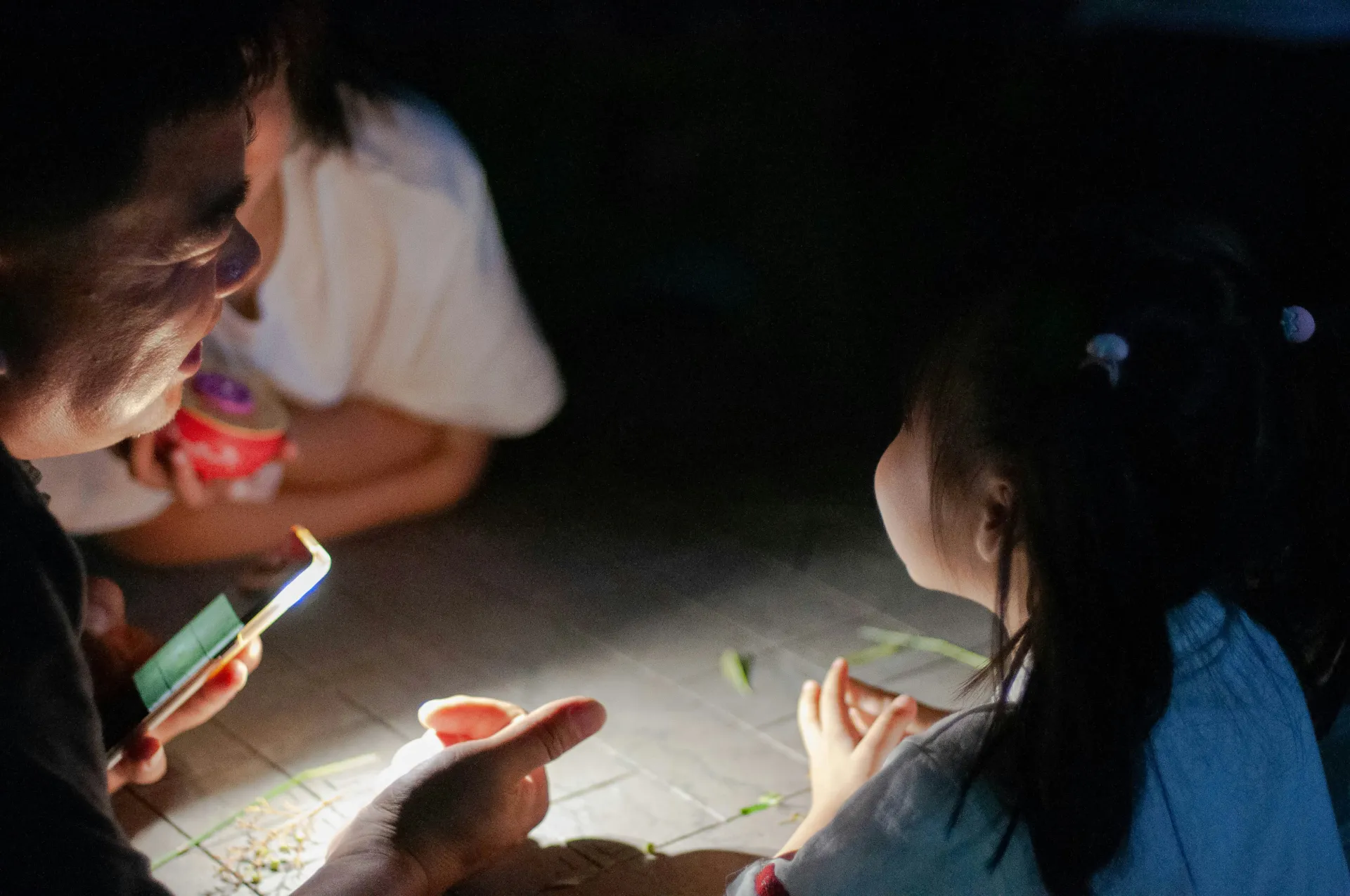 이성과의 소통과 관계의 상징적인 이미지
