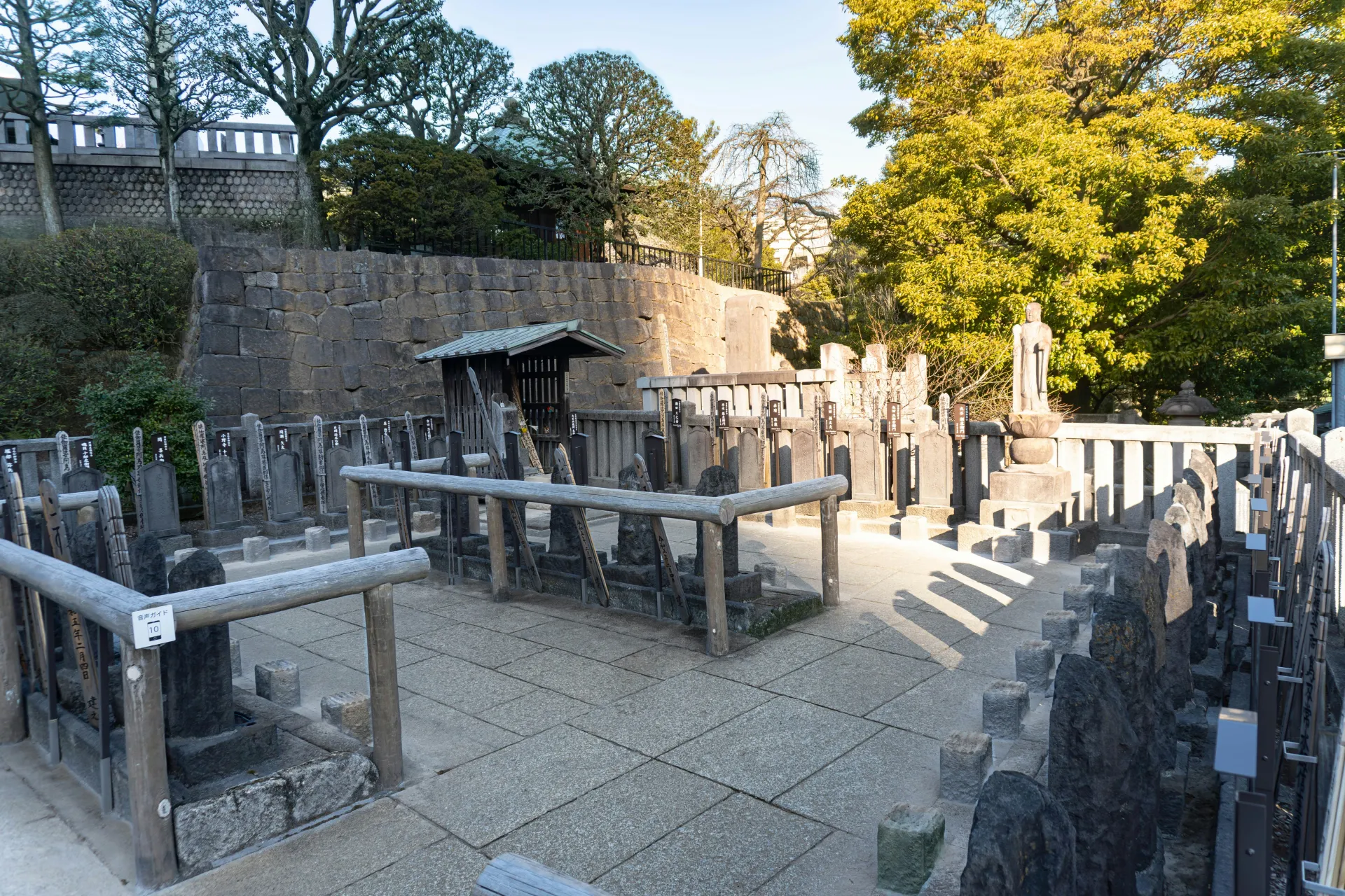 할머니 제사 꿈 해몽 관련 조상과의 인연을 상징하는 이미지