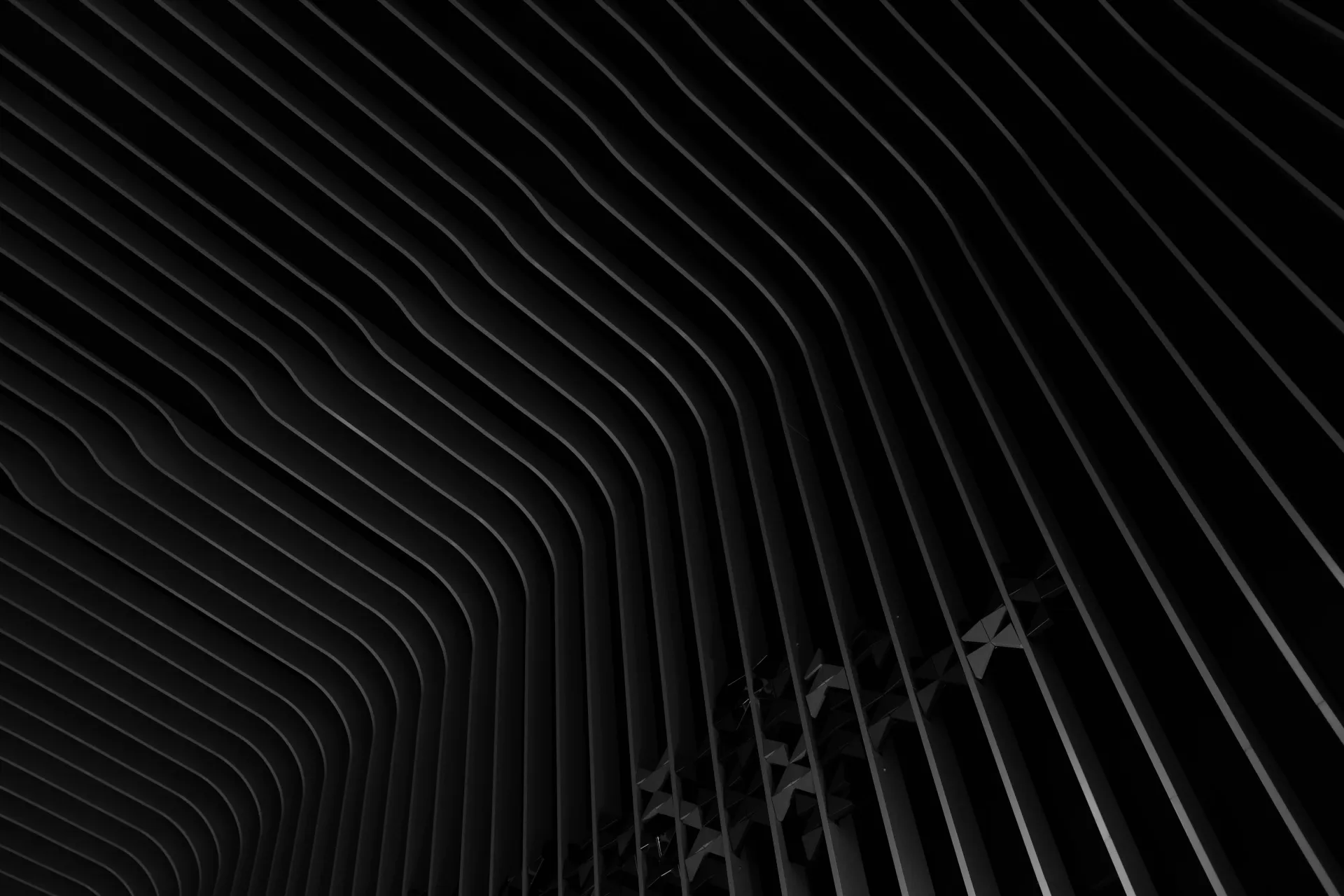 검은색 건물과 대검찰청이 등장하는 꿈 해몽 관련 이미지