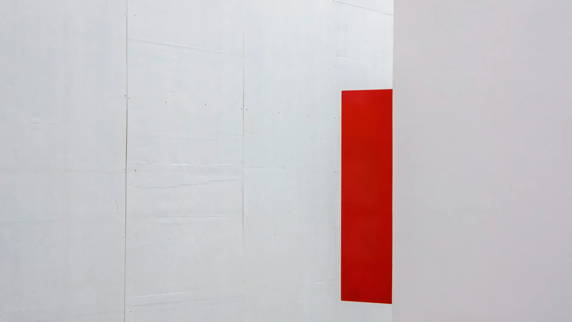 허공에 떠 있는 빨간 글씨와 꿈의 상징적인 의미를 나타내는 이미지