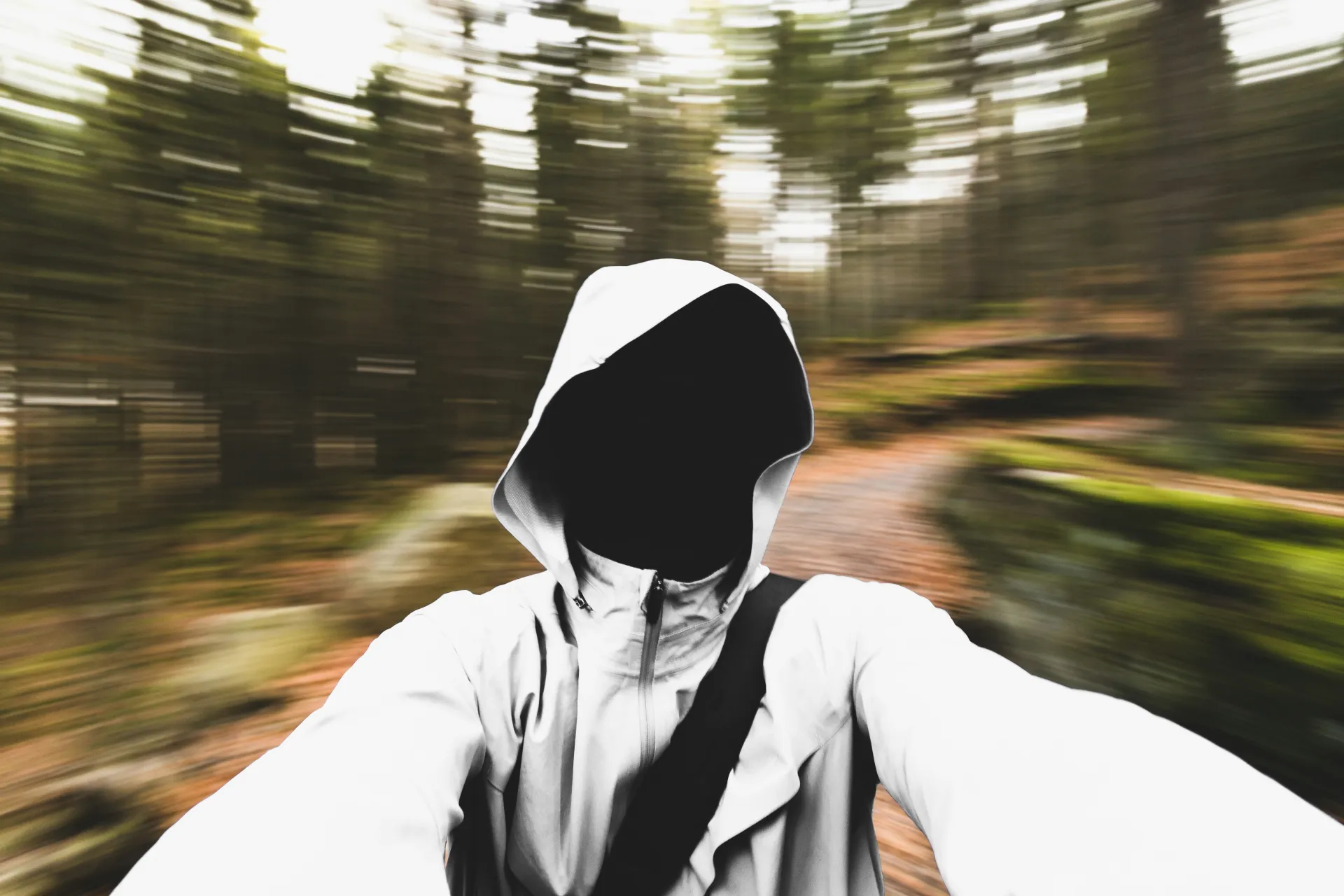 검은 형상이 지나가는 꿈 해몽 관련 불안과 초조함의 상징