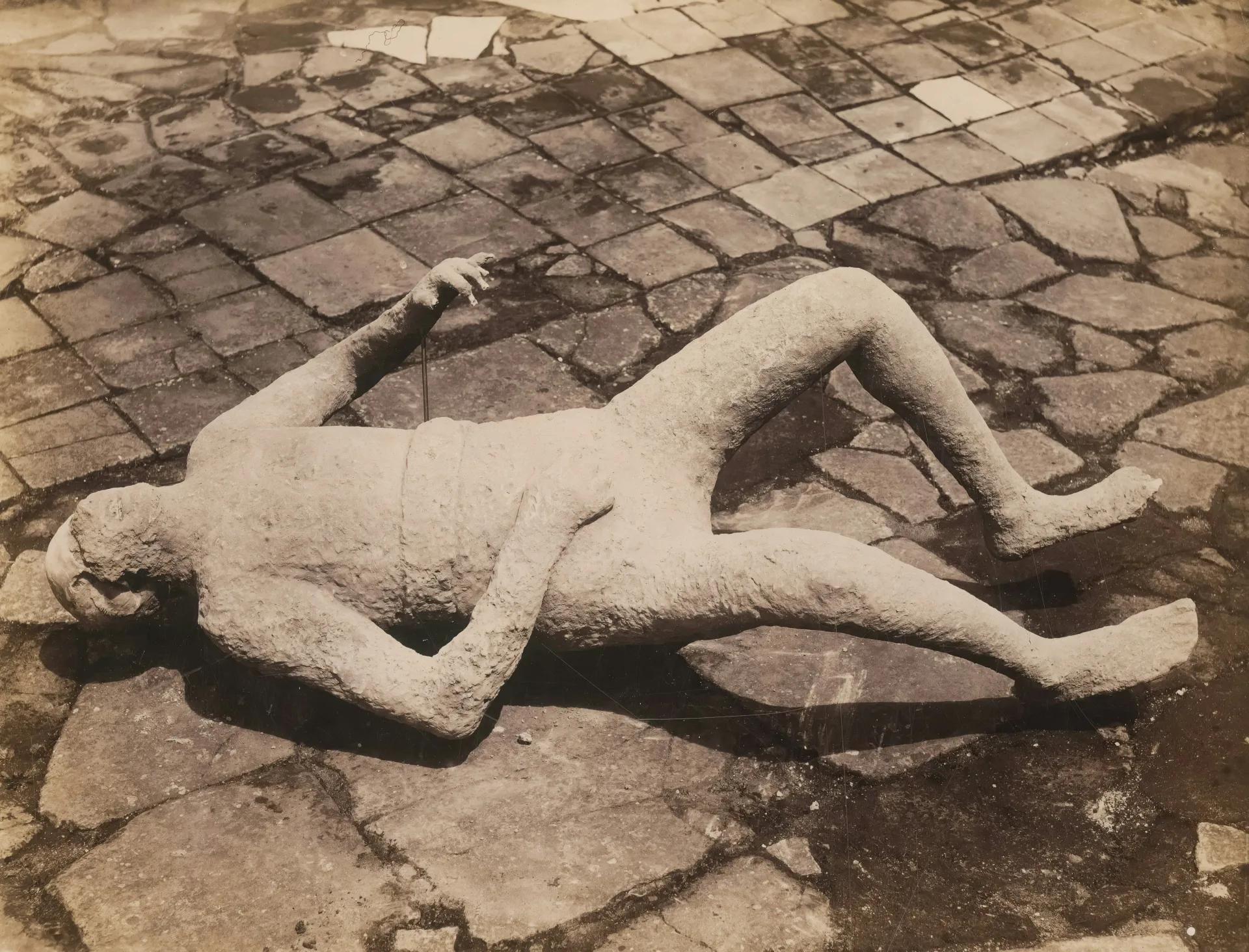 잠수 중 시체를 발견하는 꿈과 관련된 심리적 변화의 상징