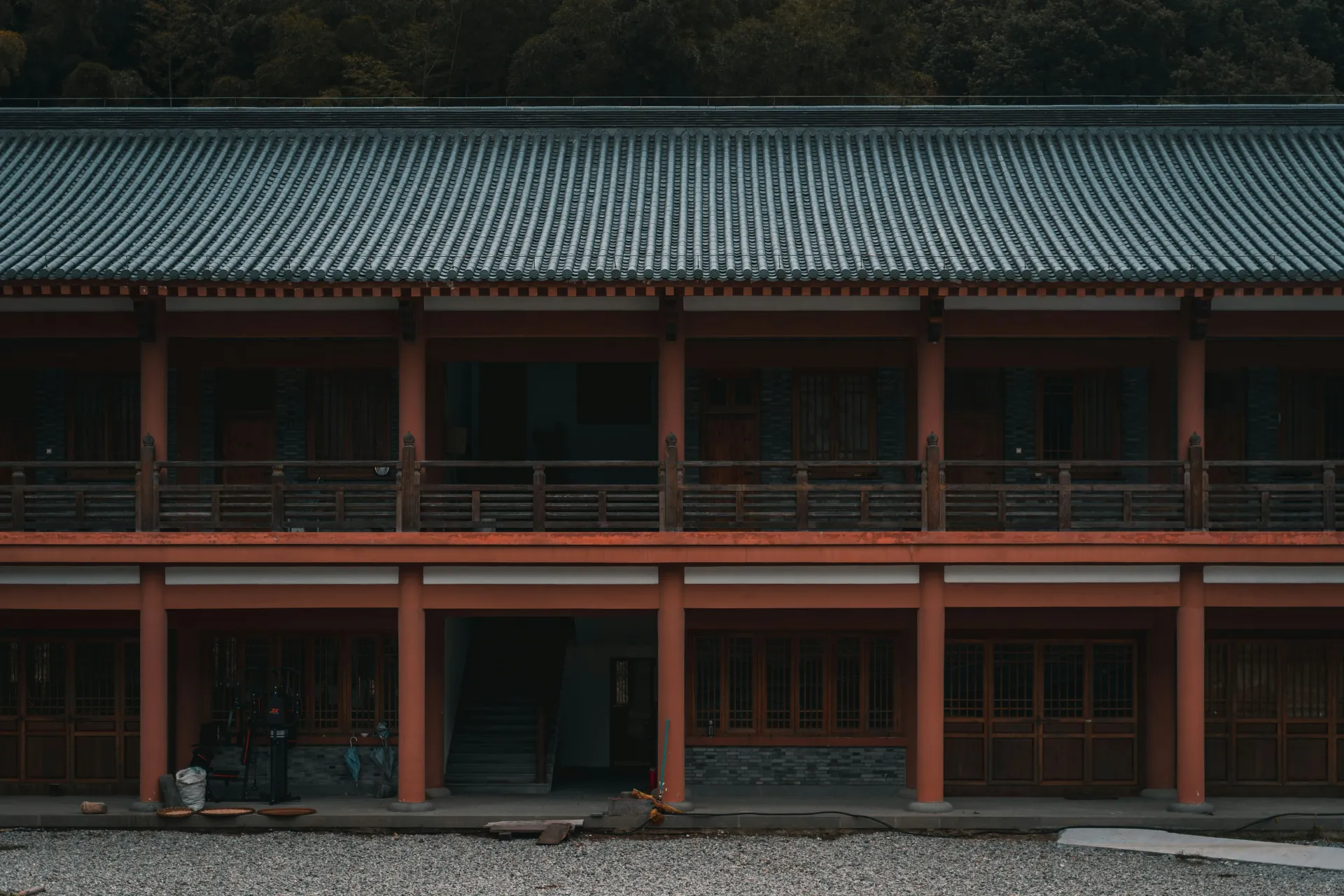 검은 형체와 조선시대 남자의 꿈 해몽 관련 상징적인 이미지