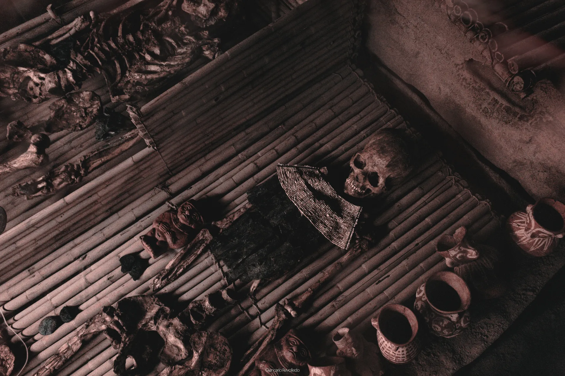 과거의 문제와 마무리의 상징으로서의 강에 떠다니는 시체 이미지