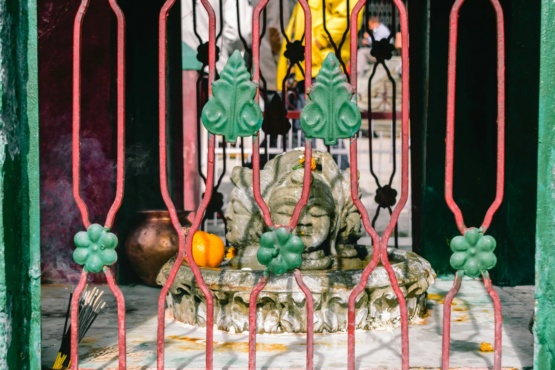 아이돌과 함께하는 꿈의 상징적 의미와 각질로 인한 상처의 해몽