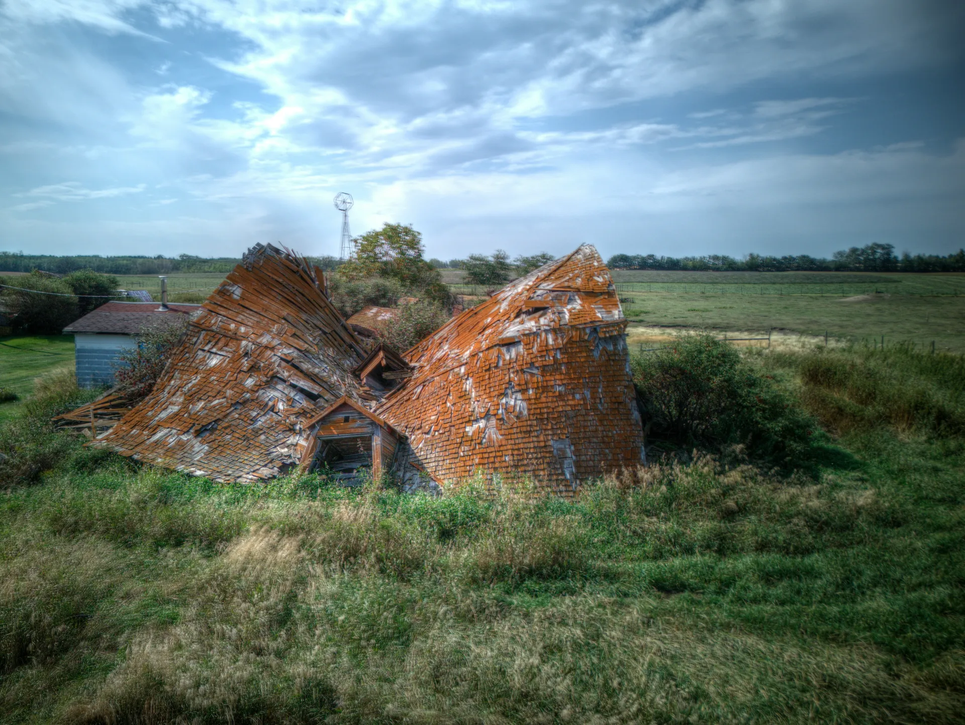 기계에 의해 움직이는 돌석상과 꿈의 상징성
