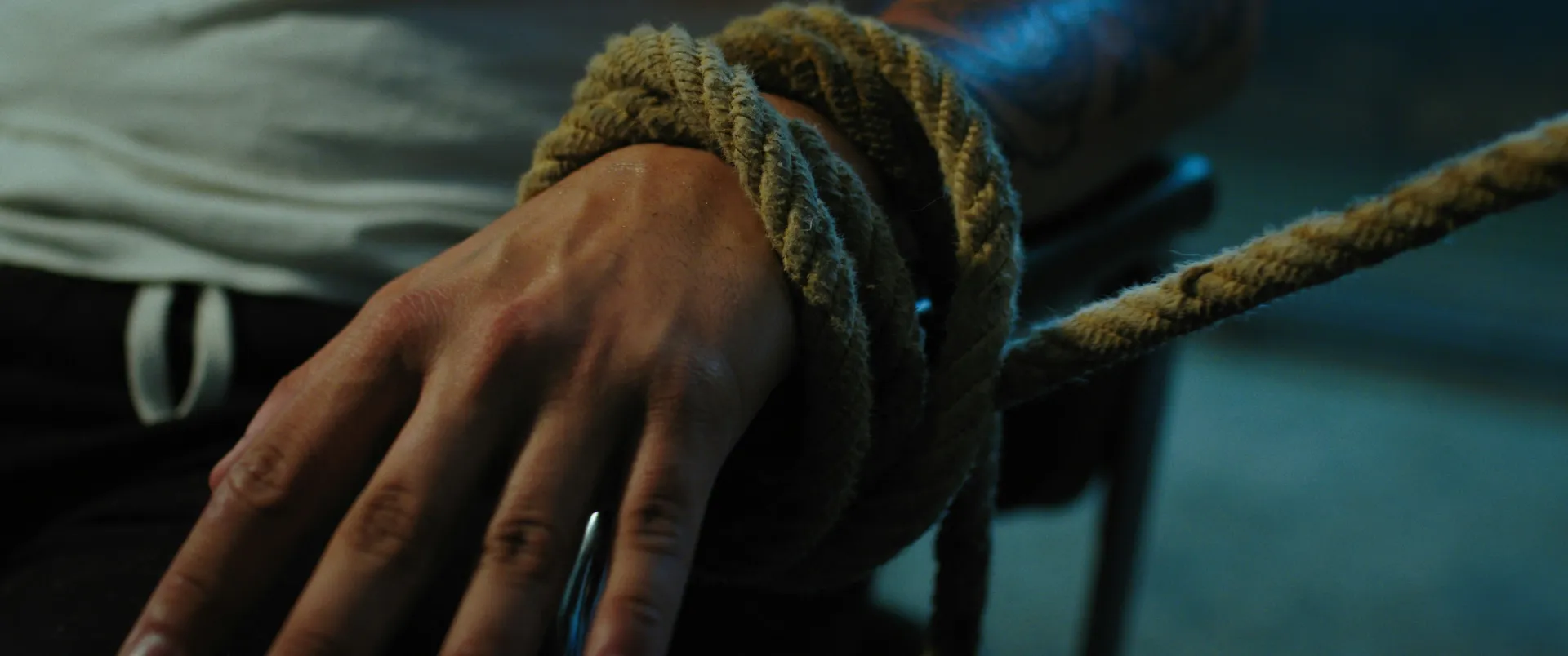 꿈 해몽과 관련된 시계와 반지의 이미지